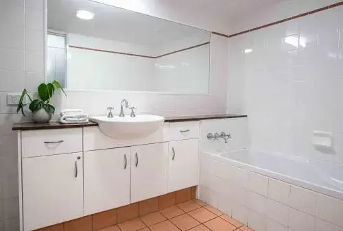 Byron Bay Accom Unit 1 46 Lawson Street, Byron Bay - Nautilus