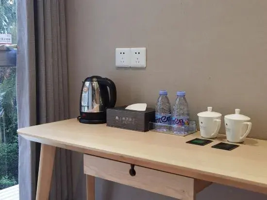 Yayuan Wenjin Hotel (Luohu Port Huangbeiling Subway Station Branch)