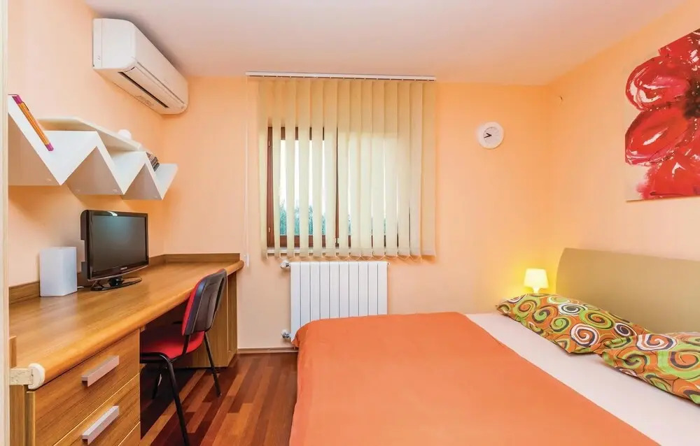 Awesome Home in Sveti Vid Dobrinjski with Hot Tub, WiFi & 6 Bedrooms