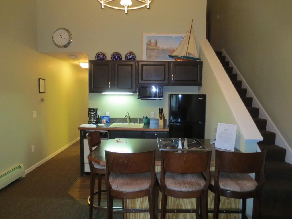 Pointes North Inn