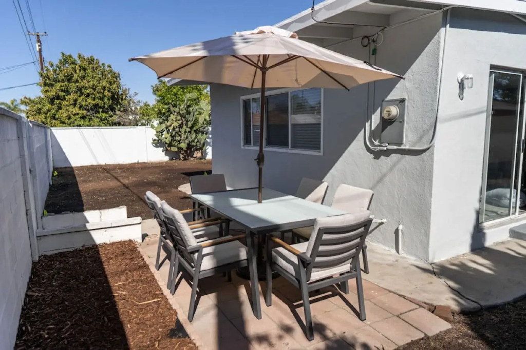 5-BEDROOM HOME RENOVATED IN 2023 NEAR DISNEYLAND (p61)