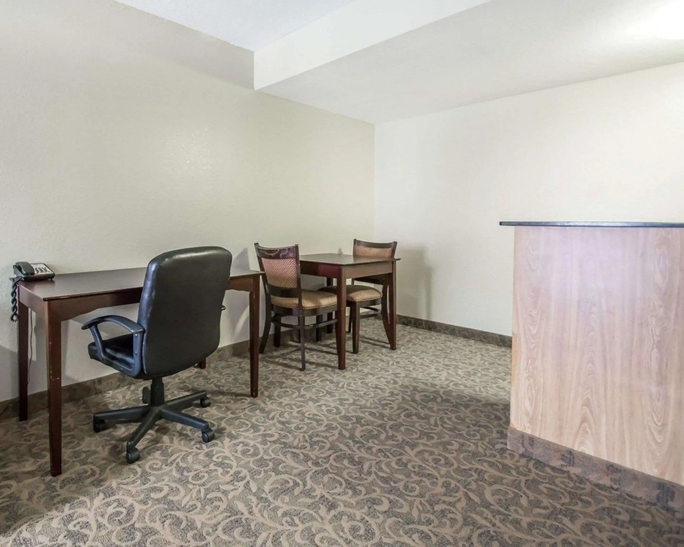 Quality Inn & Suites By the Parks