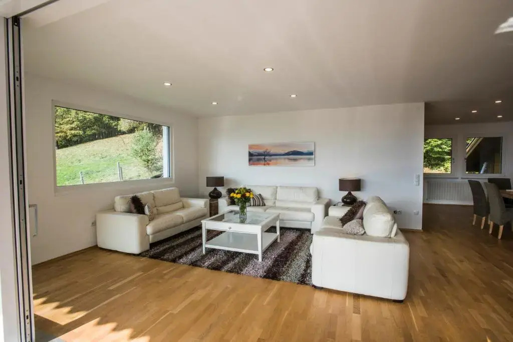 Große Ferienwohnung mit Seeblick nahe Wörthersee Ideal für Familien & Gruppen
