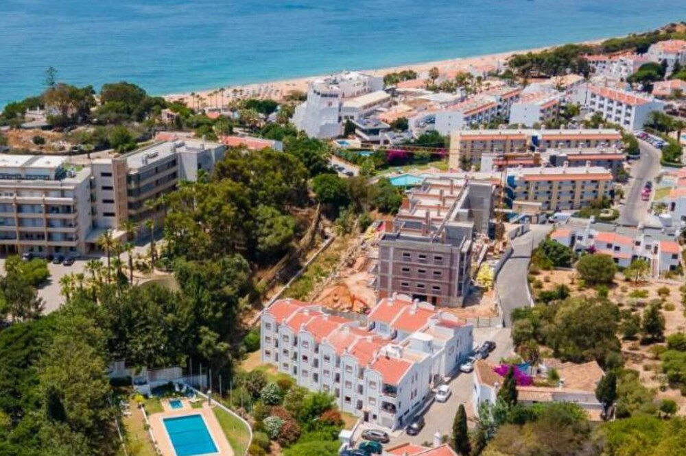 Apartment - Sleeps 2, Parking & Pool Access