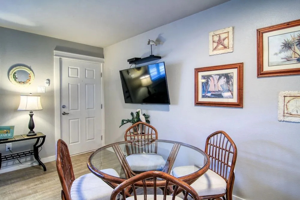 Courtyard #114 1 Bedroom 1 Bathroom Condo