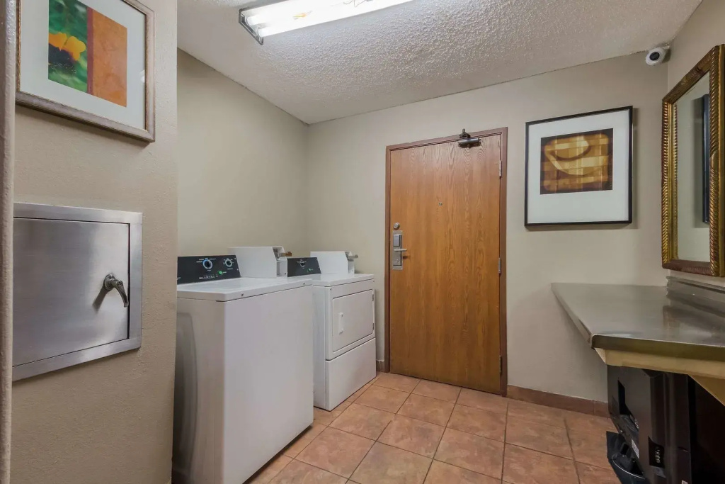 Express Inn & Suites San Antonio near SeaWorld - Medical Center