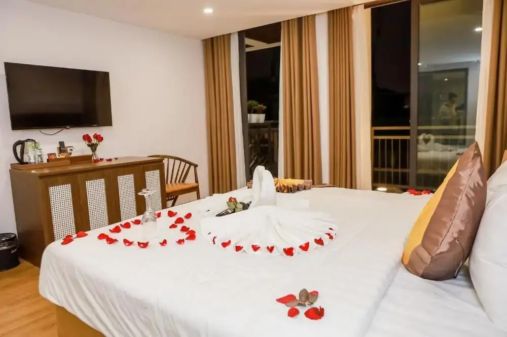 H&T Luxury Hotel