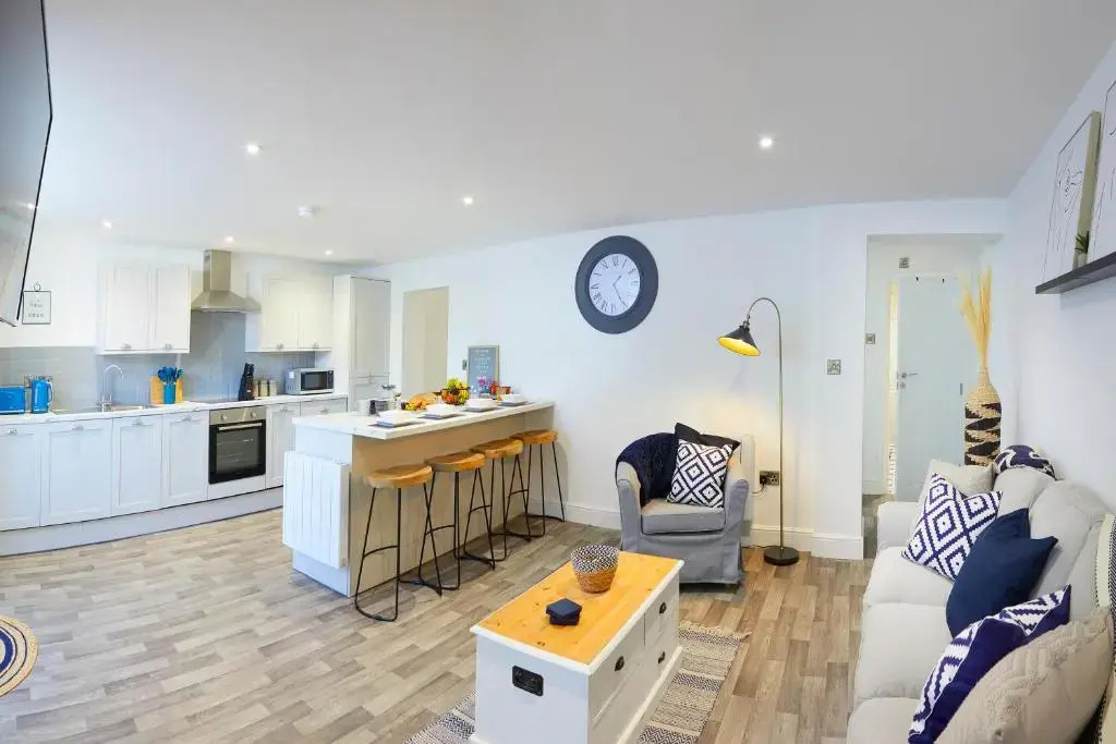 THE HIDEAWAY @ EMPIRE 39, town centre location, close to train station- Yorkshire Coast Holiday Lets.