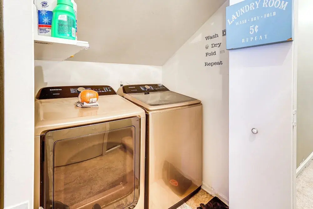 3 Mi to Dover Motor Speedway: Pet-friendly Retreat