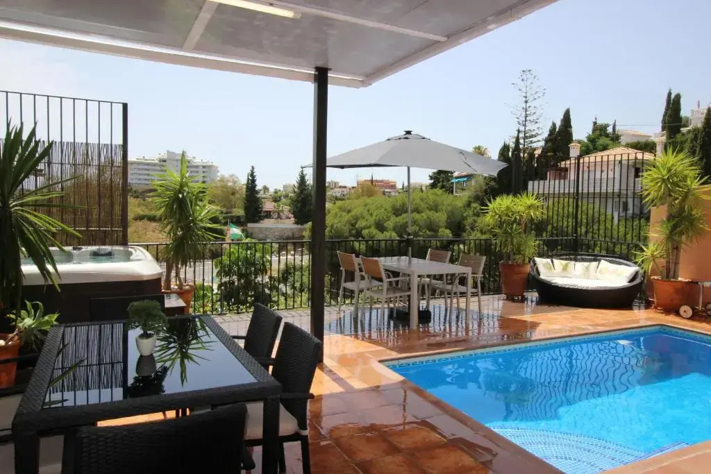 Luxurious Hillside Villa with Private Pool - Sea & Mountain Views