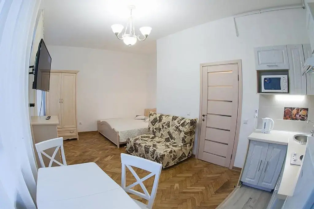 Apartment on Doroshenka 12