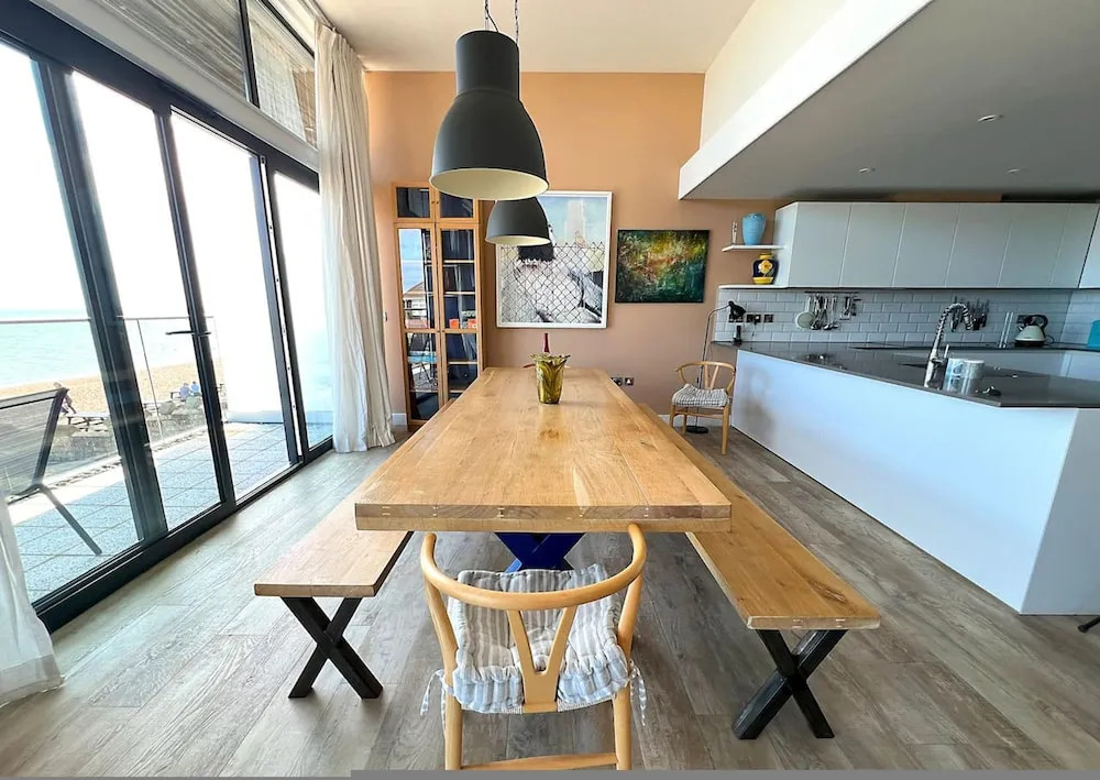 Beachfront Penthouse 4 Bedroom in Hythe
