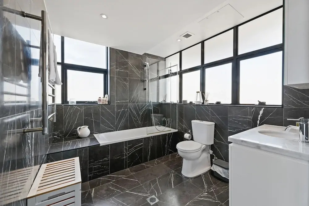 Darling Harbour Penthouse Views & Hot Tub