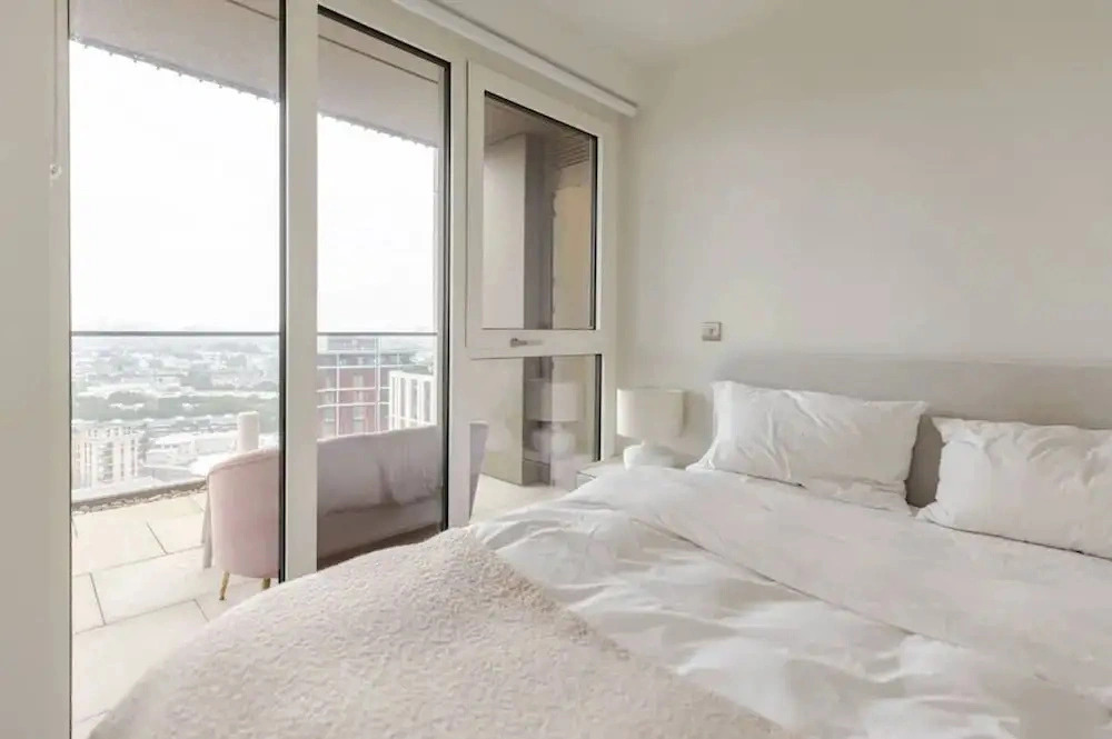 White City 2BR Skyview Penthouse Near The Tube