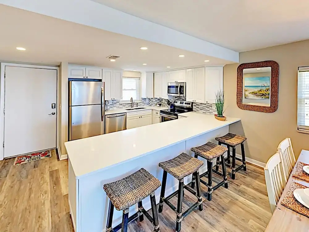 New Listing! Oceanfront - Walk To Beach 2 Bedroom Condo
