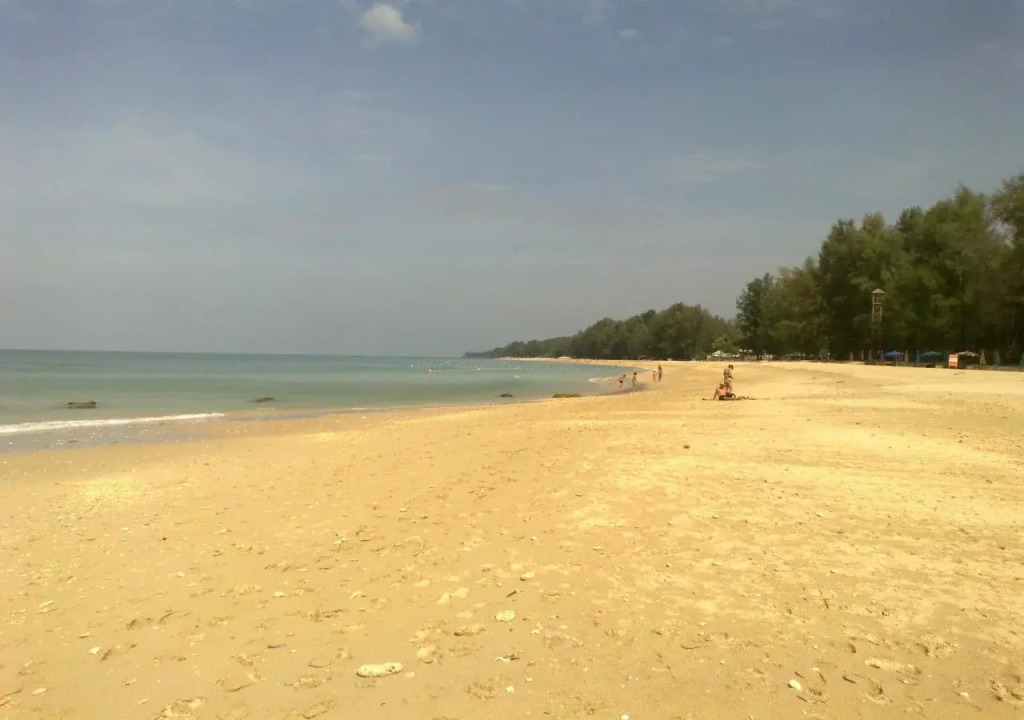 Good Days Lanta Beach Resort