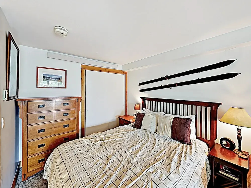 New Listing! Ski Studio W/ Pool, Sauna & Hot Tub Studio Bedroom Condo