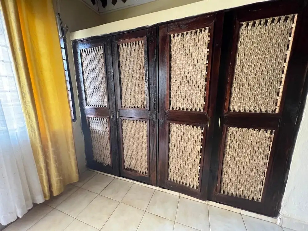 Luxurious 3-bedroom Holiday House With Pool Access in Diani Beach
