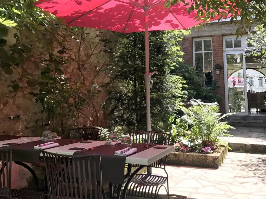 Logis Hotel Restaurant Le Cheval Blanc
