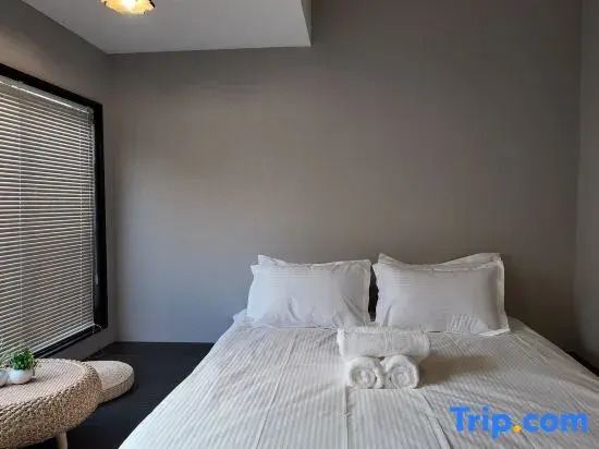 "Jiale"  2-7 people, 2 bedrooms, 1.5 bathrooms, 1 living room, 1 kitchen