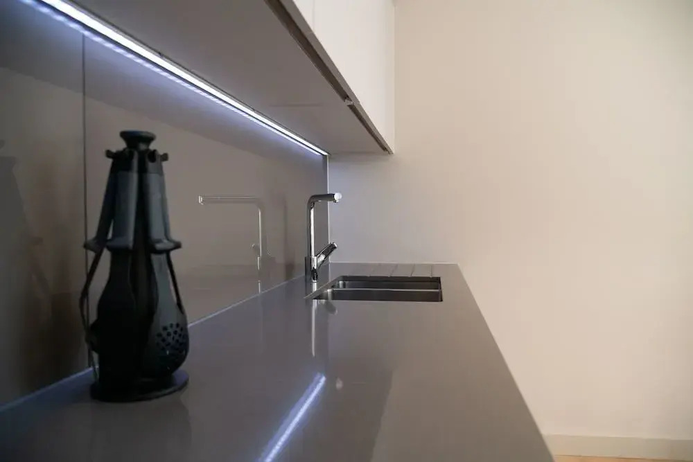 Modern Family Home close to Victoria Station
