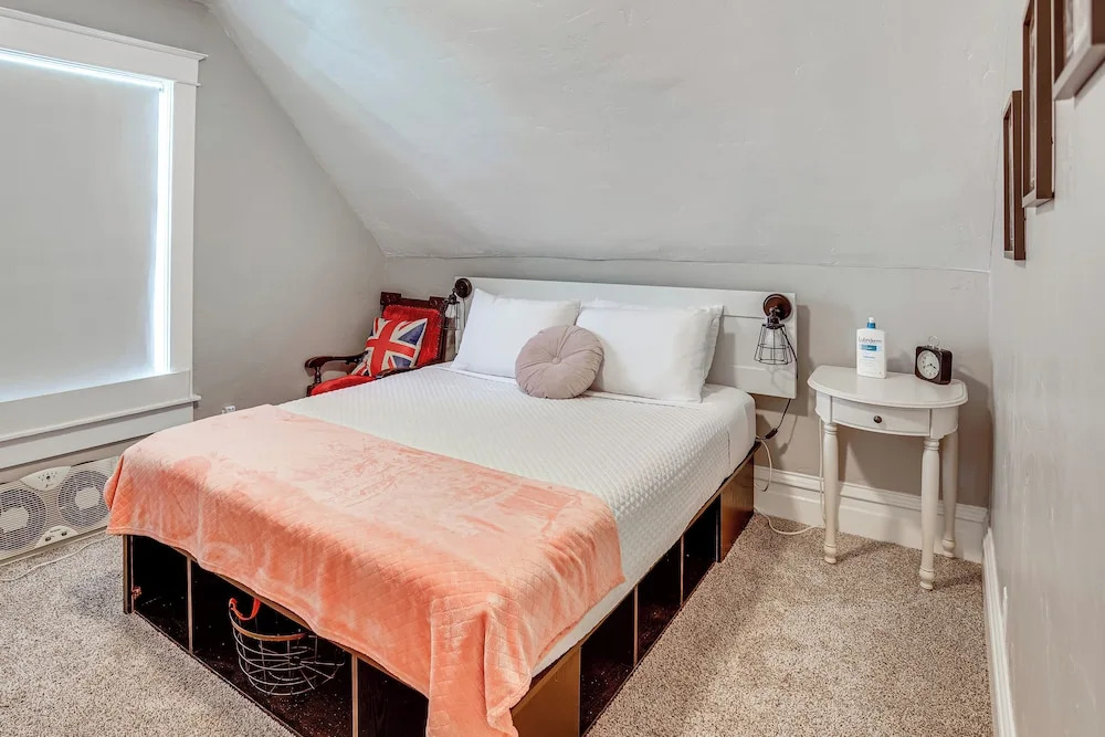 Charming Paris House ~ 1 1/2 Mi to Canyon!