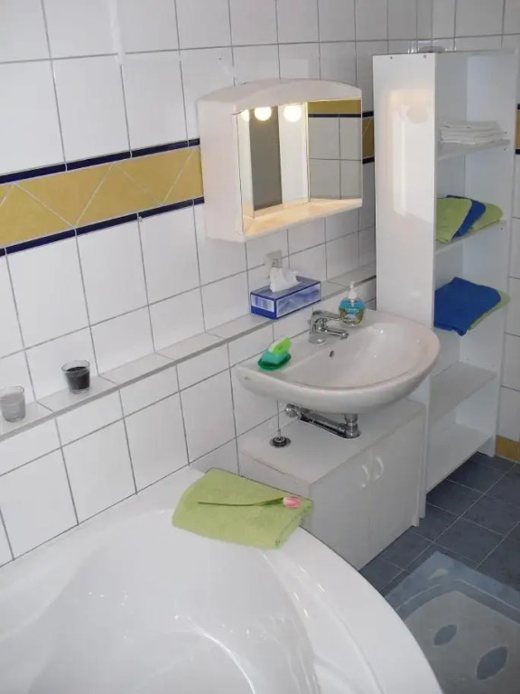 Serviced Apartment with Sunny Balcony