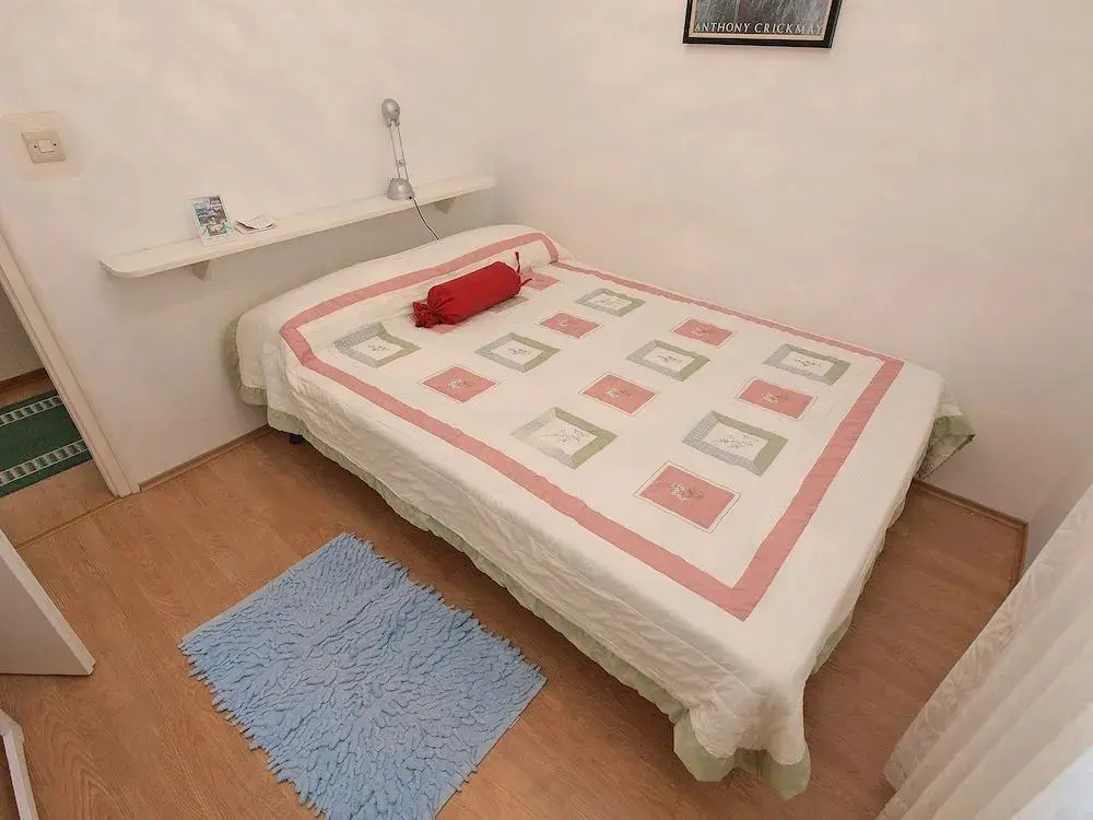 Apartment 875