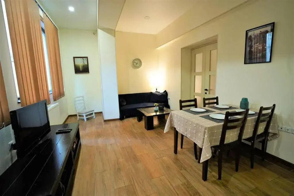 New Apartment Near Holiday Inn