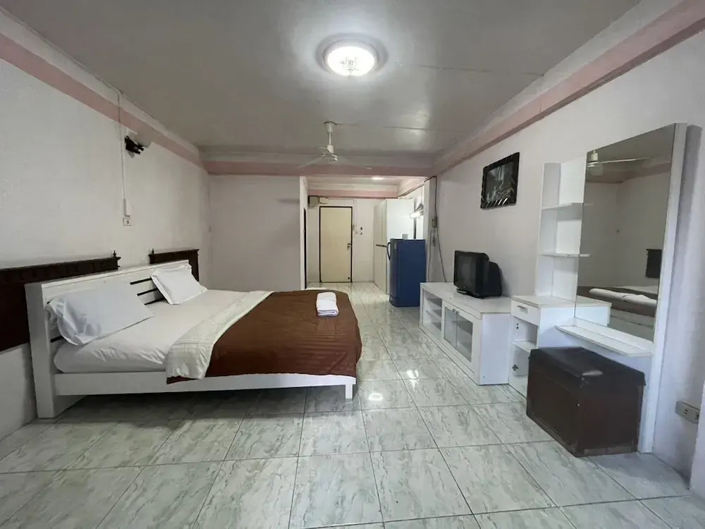 OYO 75494 President Apartment