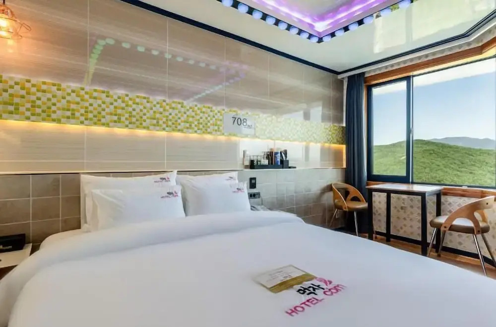 Hotel Eat Com