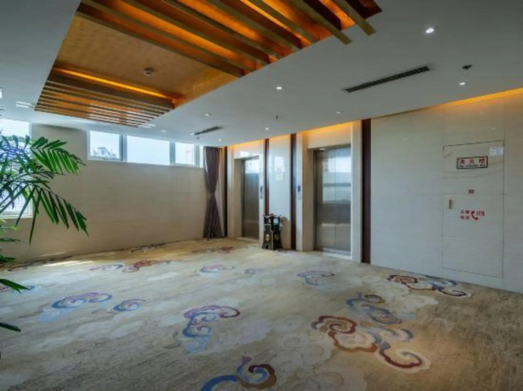 Grand Cloud View Hotel