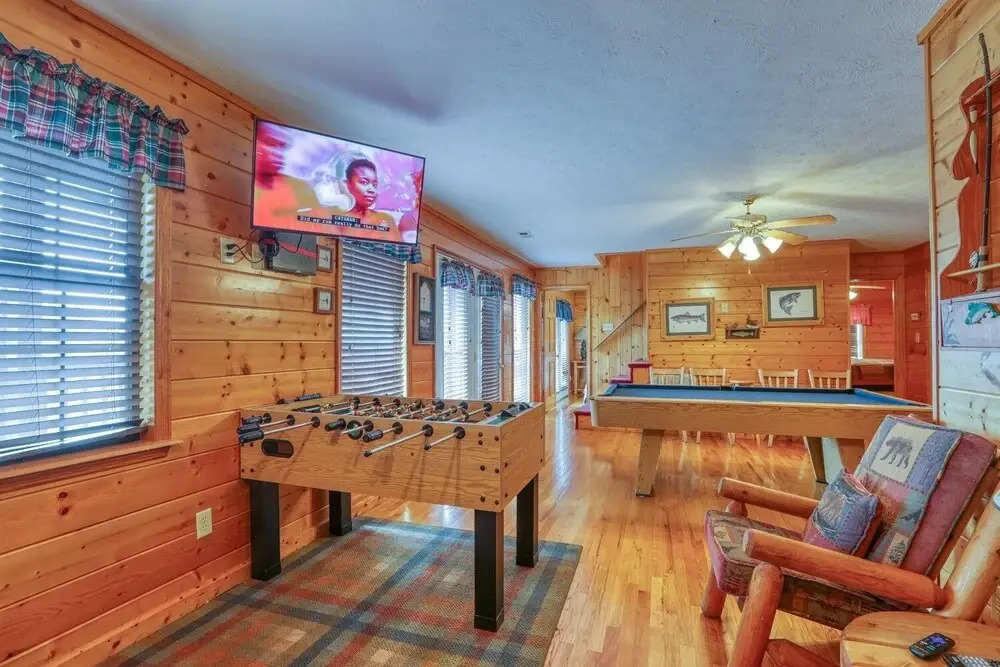 An Amazing View - 4 Bedrooms, 3.5 Baths, Sleeps 10 Cabin by RedAwning