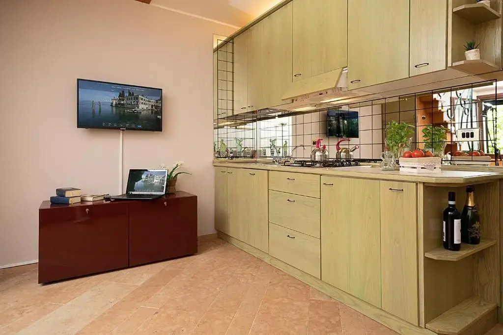 APARTMENT PERGOLANA 11 - Regarda Travel
