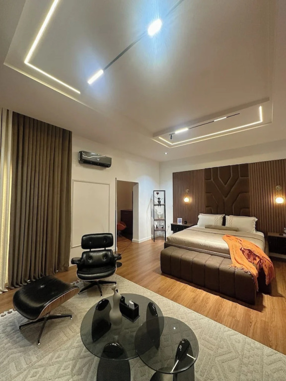 Lia's Court Apartment