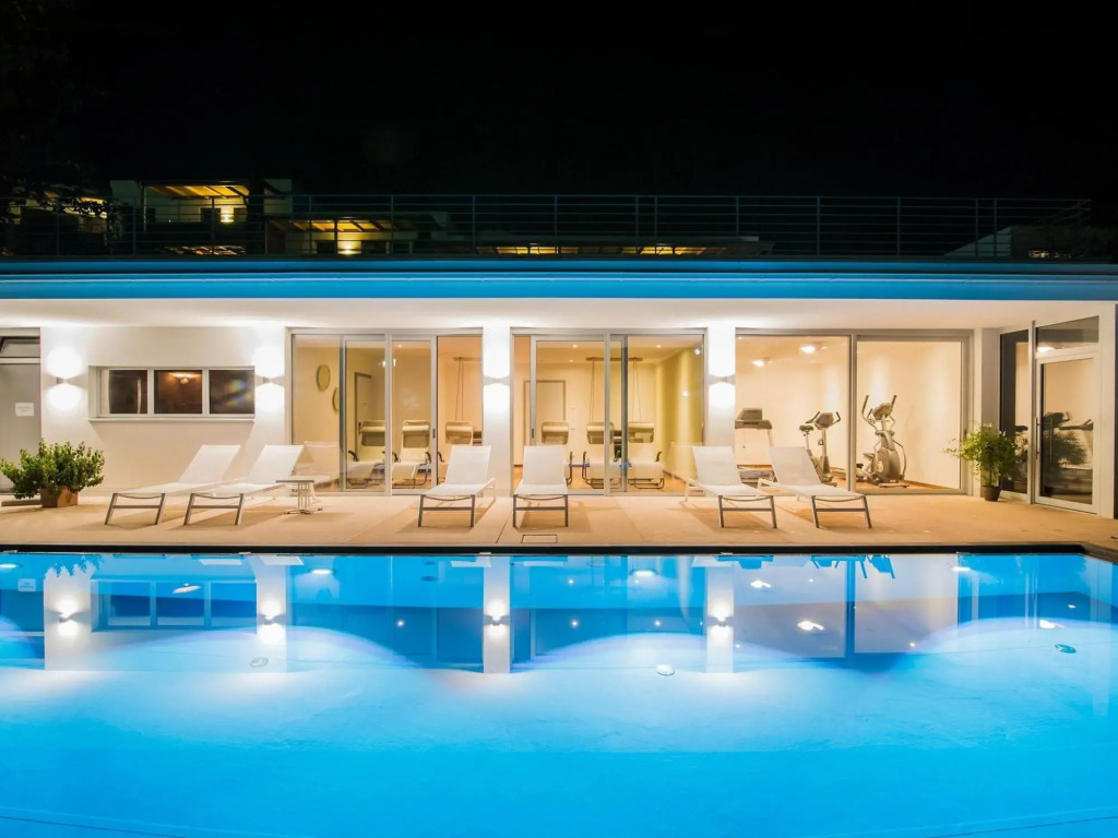 Modern flat in Merano with outdoor shower