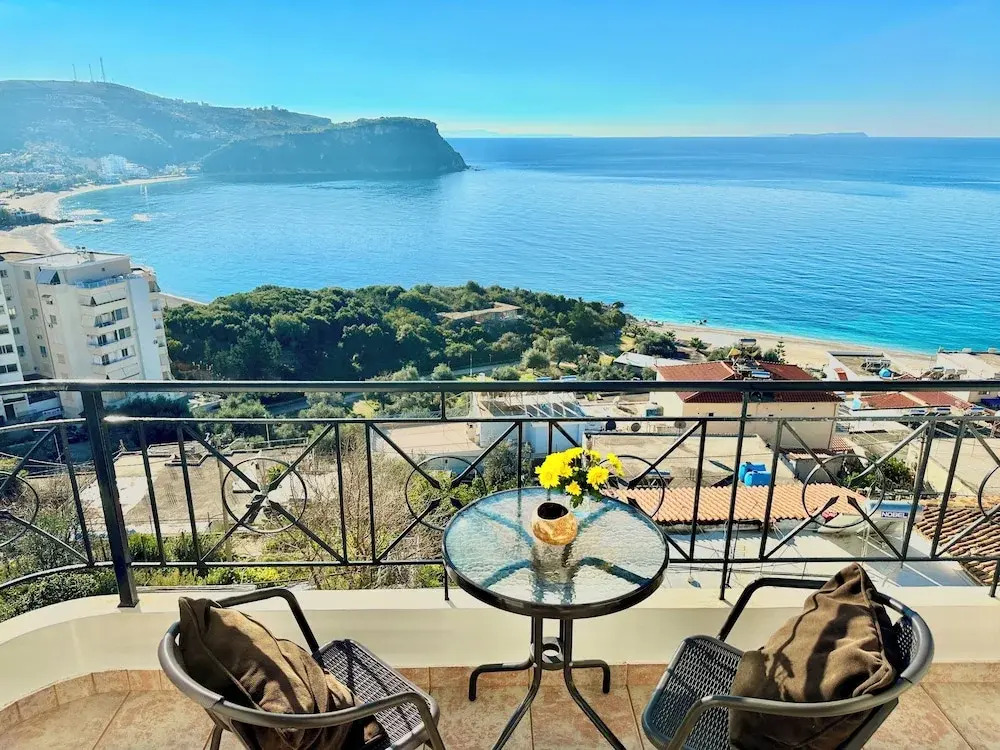 Roumers Himara