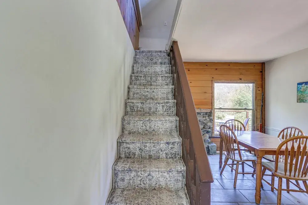 Updated Cabin in Lewiston Historical District!