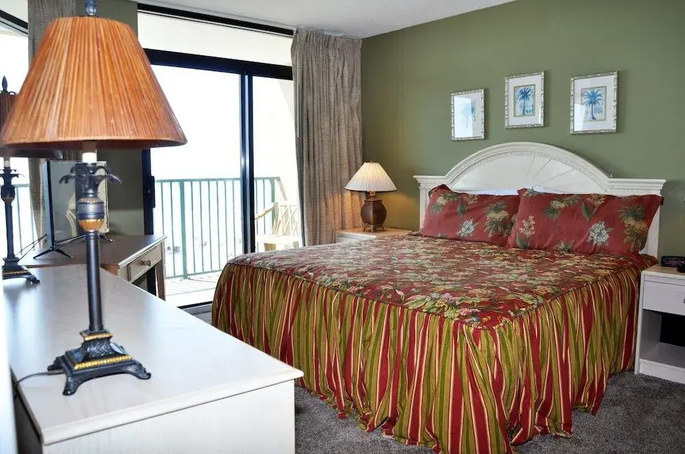 Verandas 305 3 Br condo by RedAwning