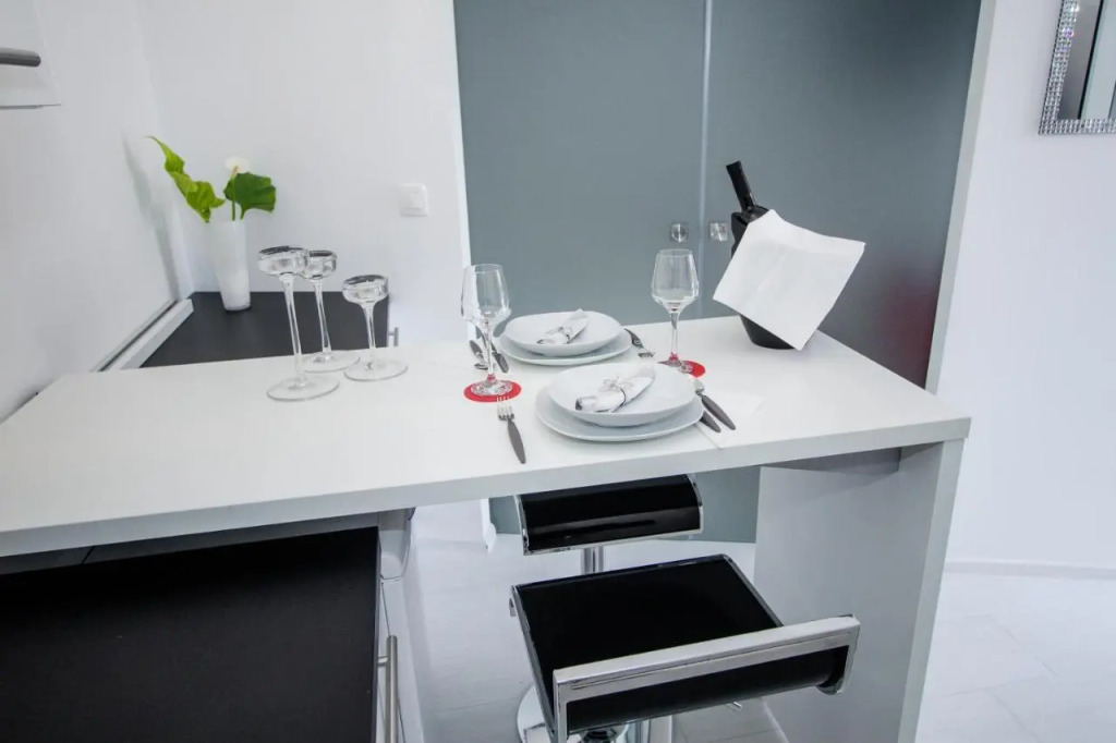 Luxury Studio Apartment White Sensation