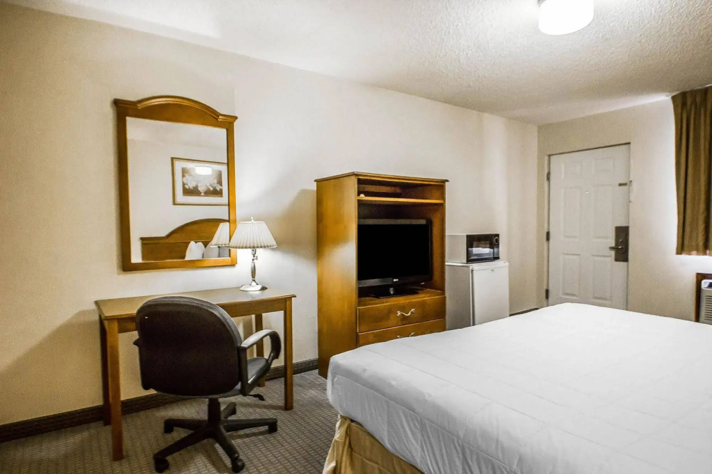 Rodeway Inn & Suites