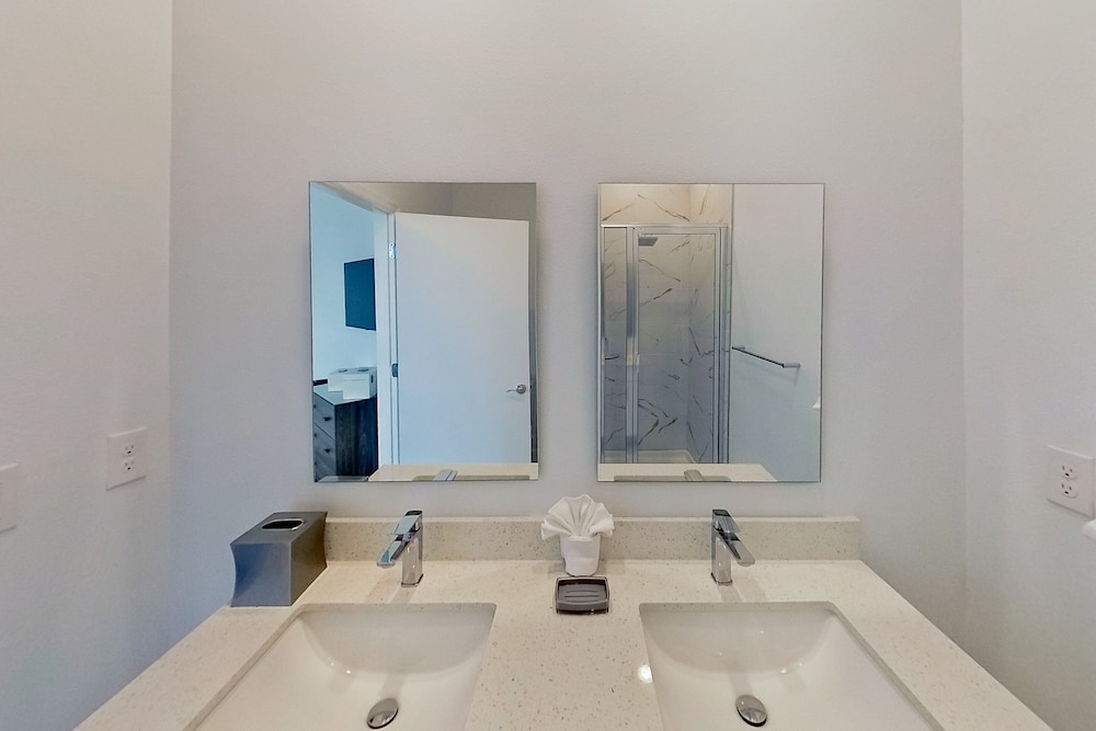 Dog-friendly Radiant & Modern Townhome With Private Pool, Patio, AC, & W/D