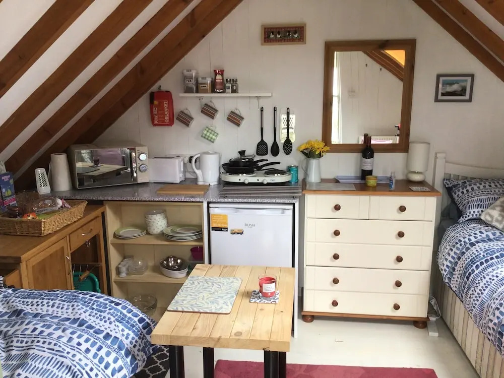Cozy Camborne Studio Retreat With two Single Beds