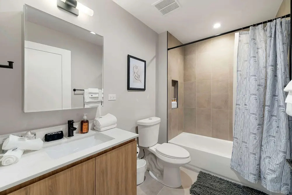 Month Edgewater Booking 2BD 2BA w Gym Parking