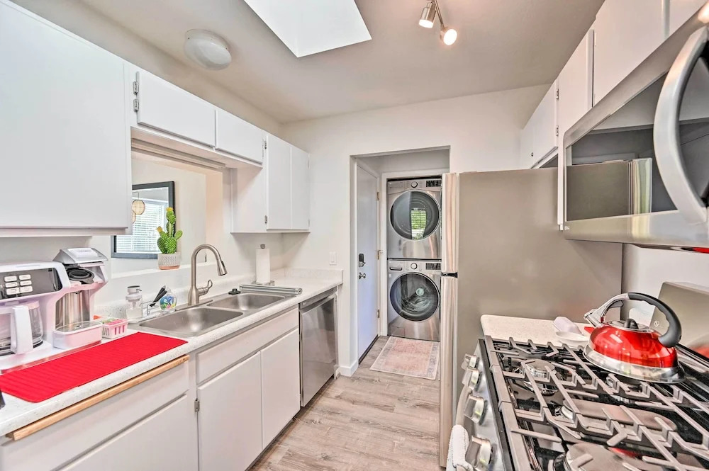 Quaint Sedona Cottage w/ Backyard + Views!