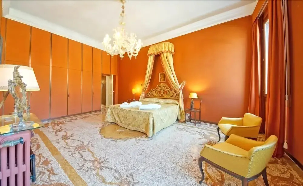 Luxury Balcony Apartment