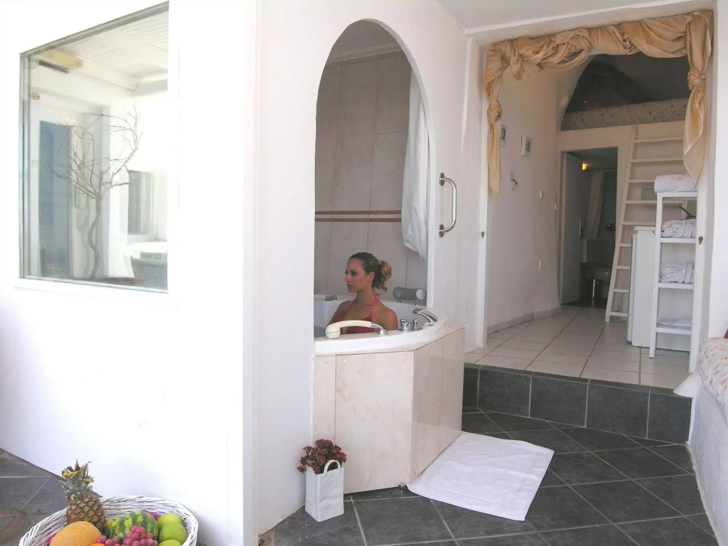 Aeolos Art & Eco Suites Adults Only