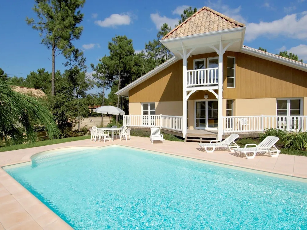 Villa for 8 People With Swimming Pool
