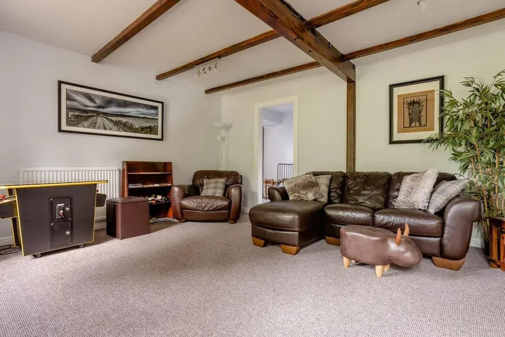 Oldmill-2bed-sleeps6-privategarden-optionalhottub