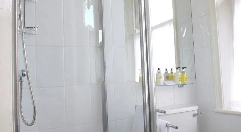 City Centre Luxury Holiday House with Outdoor Bath and Parking